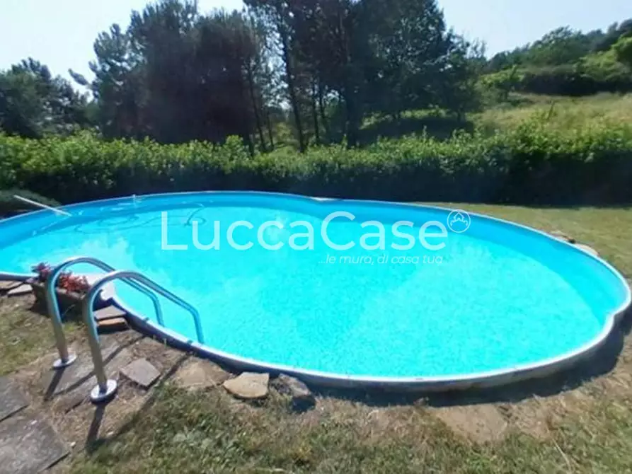 Immagine 2 di Casa colonica in vendita  a Lucca