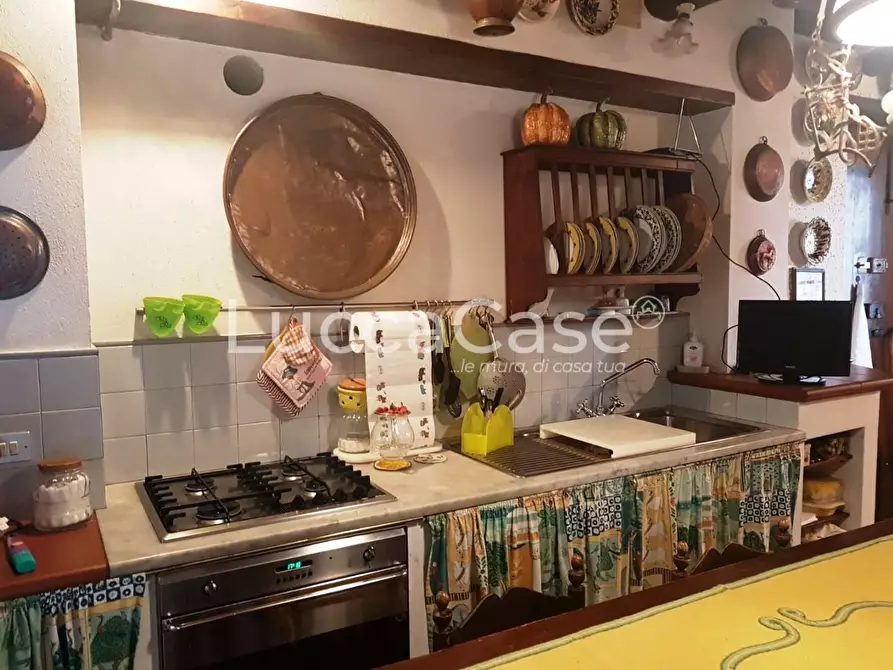 Immagine 8 di Casa colonica in vendita  a Lucca