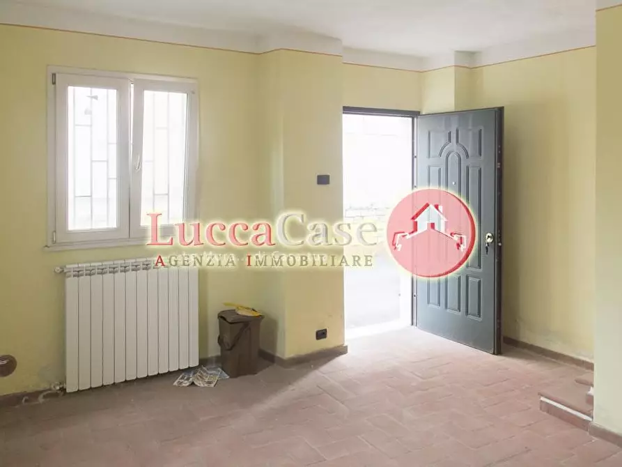 Immagine 1 di Porzione di casa in vendita  a Lucca