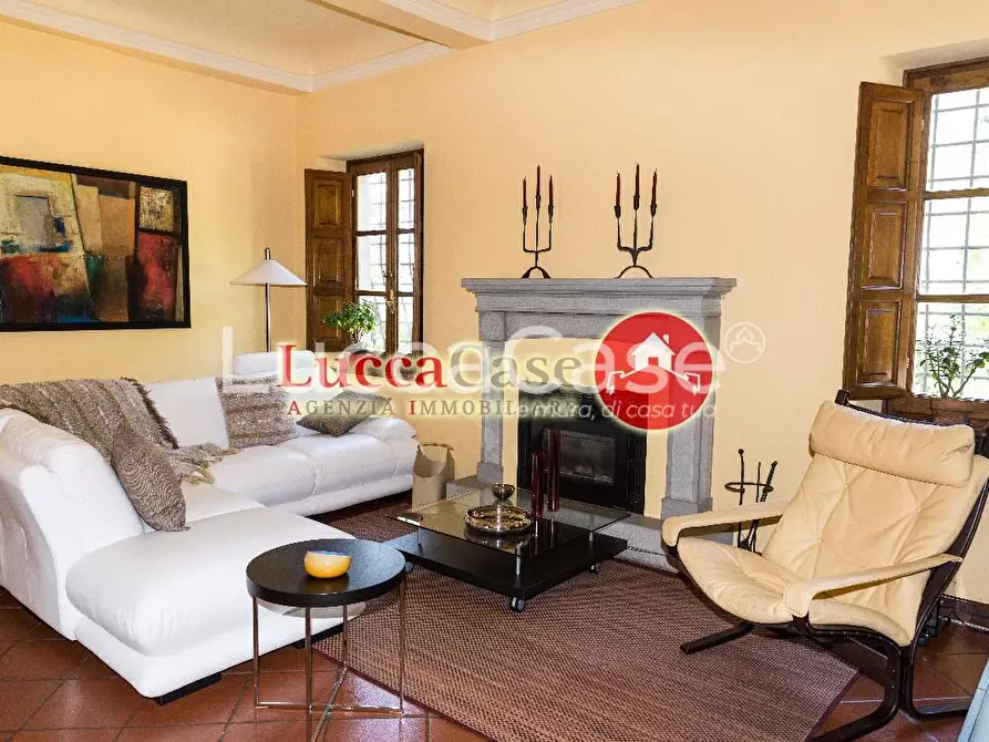 Immagine 12 di Villa in vendita  a Capannori