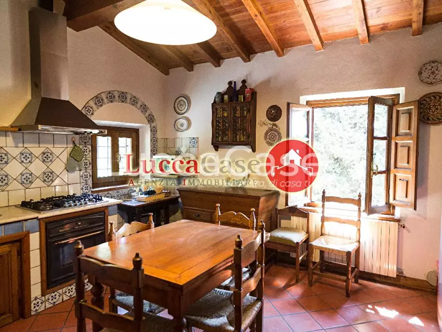 Immagine 6 di Villa in vendita  a Capannori