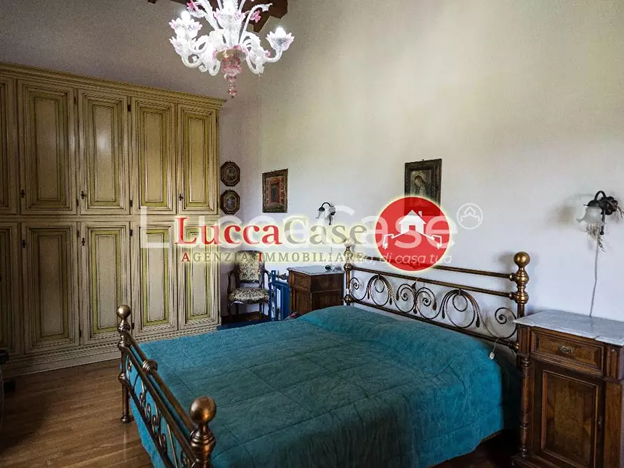 Immagine 4 di Villa in vendita  a Capannori