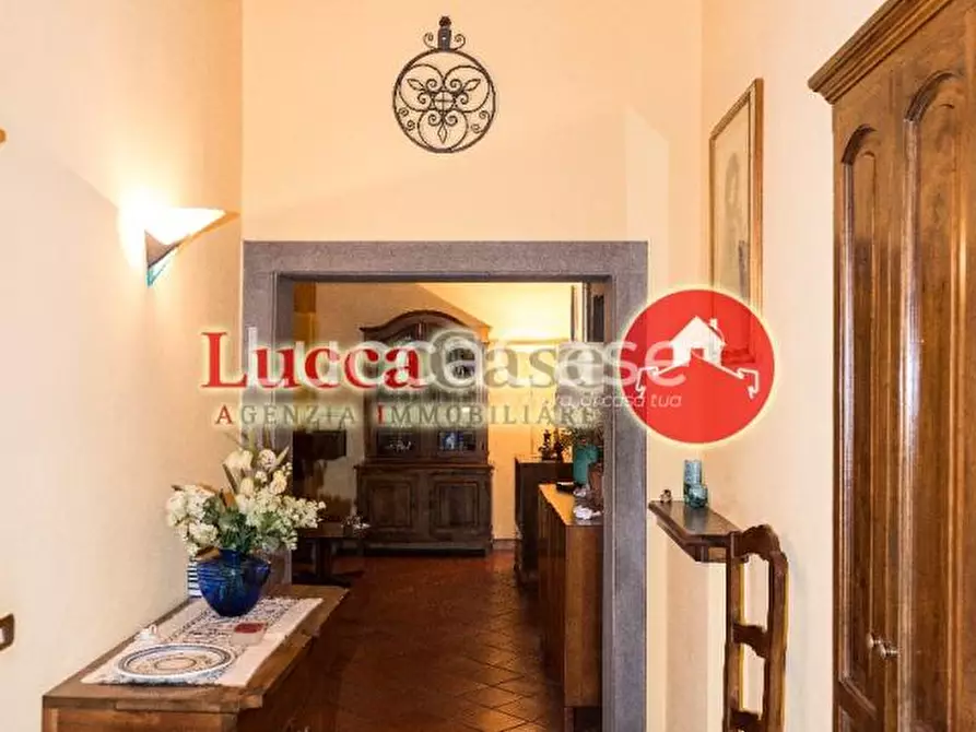 Immagine 10 di Villa in vendita  a Capannori