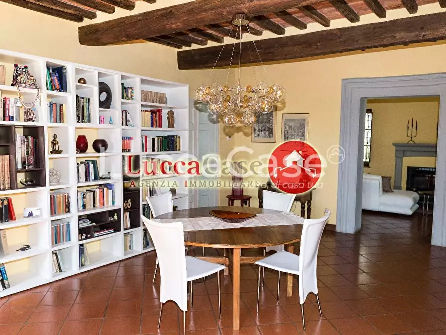 Immagine 8 di Villa in vendita  a Capannori