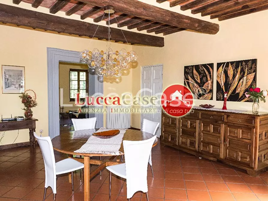 Immagine 3 di Villa in vendita  a Capannori