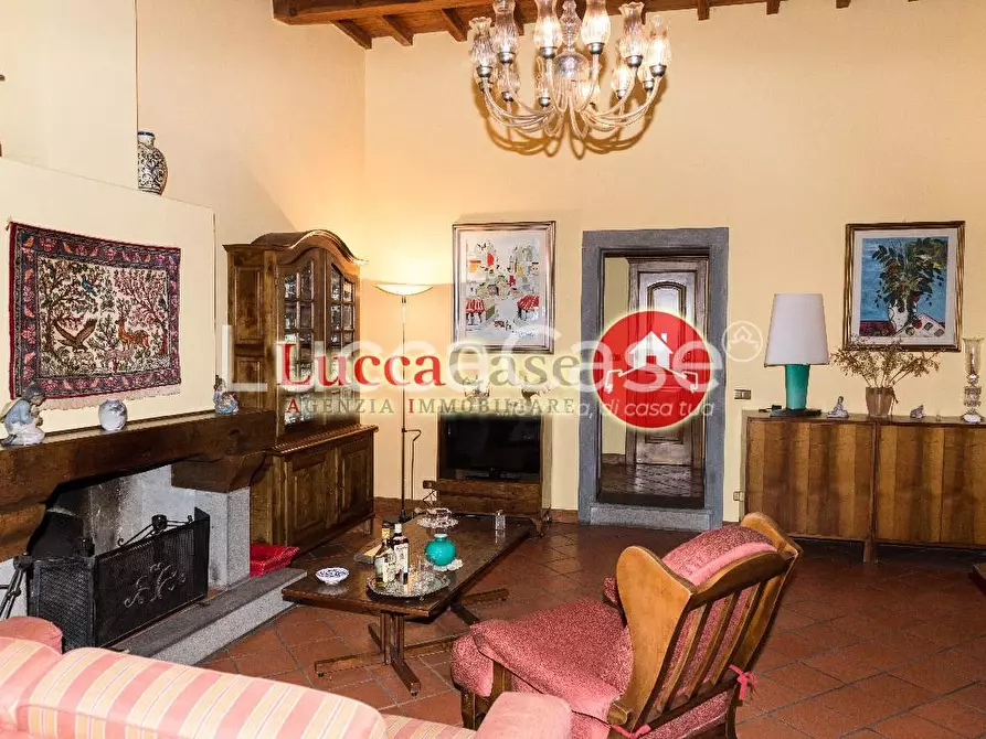 Immagine 13 di Villa in vendita  a Capannori