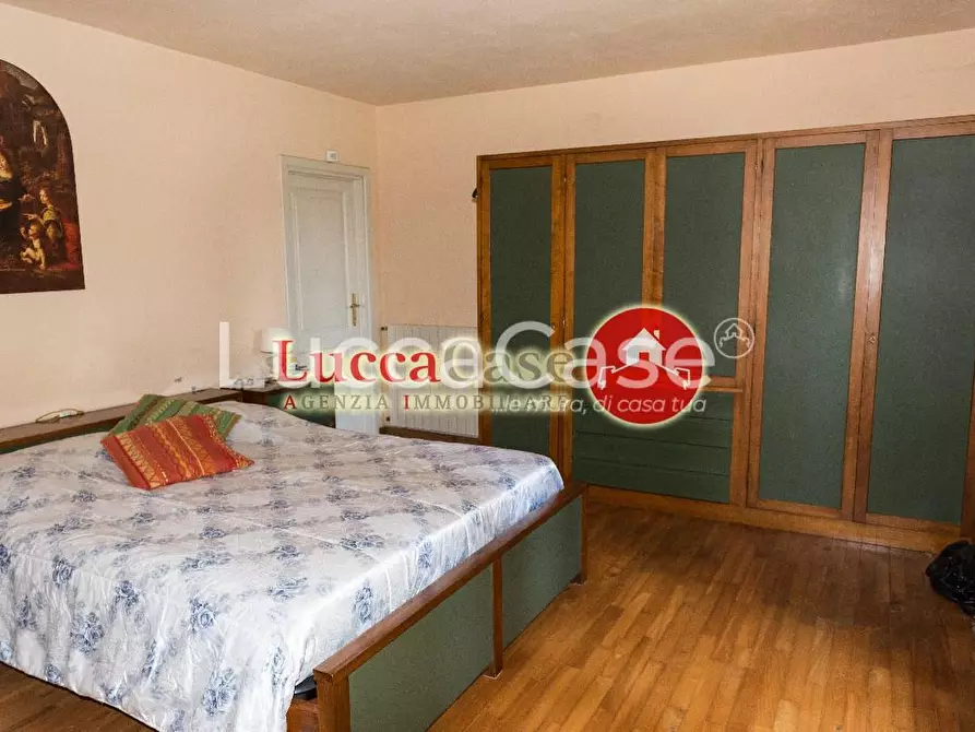 Immagine 15 di Villa in vendita  a Capannori