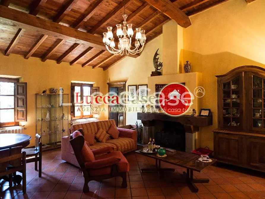 Immagine 5 di Villa in vendita  a Capannori