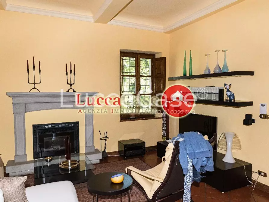 Immagine 9 di Villa in vendita  a Capannori