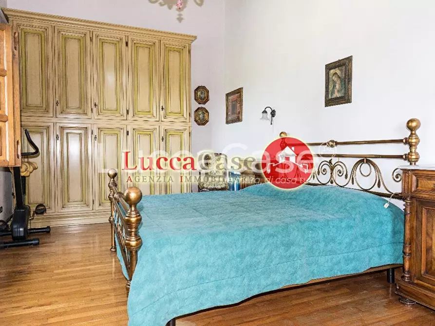 Immagine 14 di Villa in vendita  a Capannori