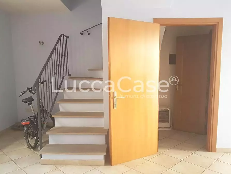 Immagine 17 di Ufficio in affitto  a Lucca