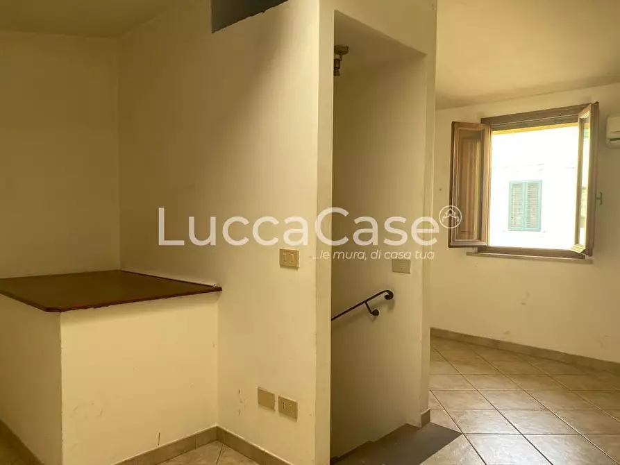 Immagine 12 di Ufficio in affitto  a Lucca