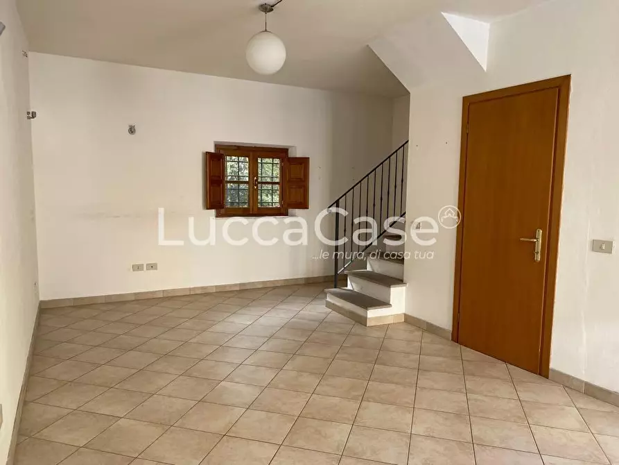 Immagine 20 di Ufficio in affitto  a Lucca