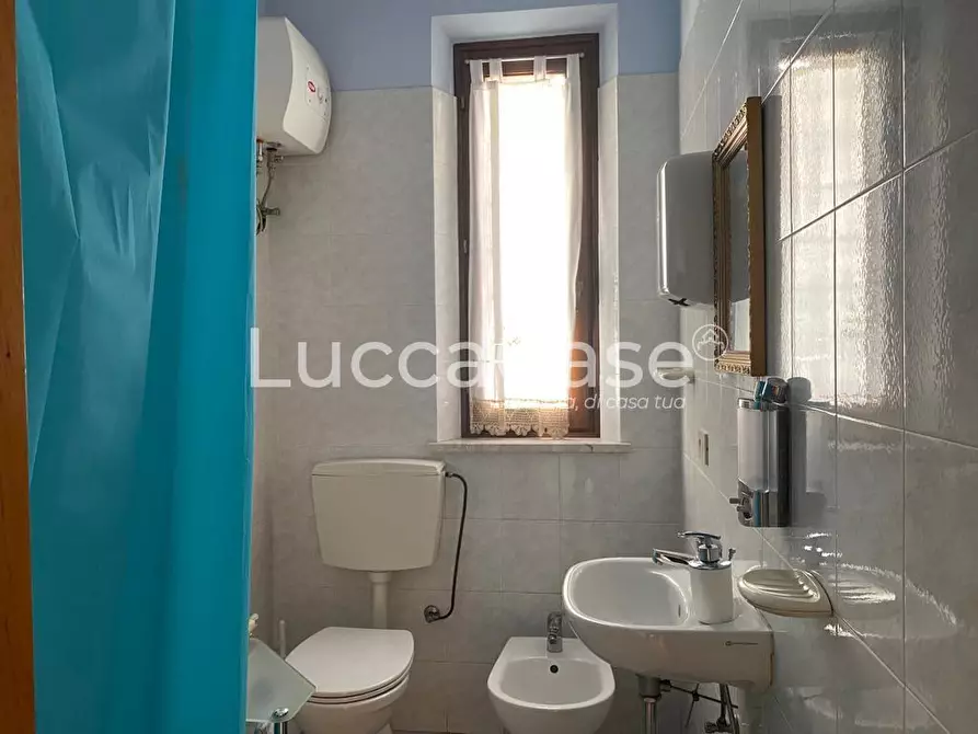 Immagine 5 di Ufficio in affitto  a Lucca