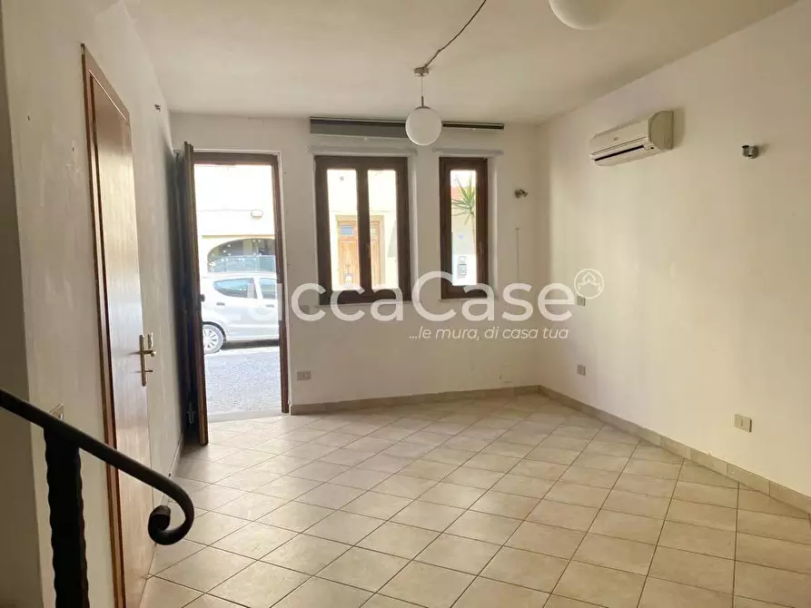 Immagine 3 di Ufficio in affitto  a Lucca
