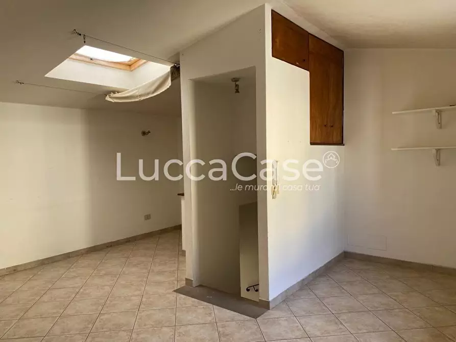 Immagine 7 di Ufficio in affitto  a Lucca