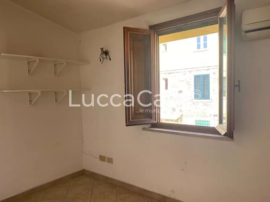 Immagine 25 di Ufficio in affitto  a Lucca