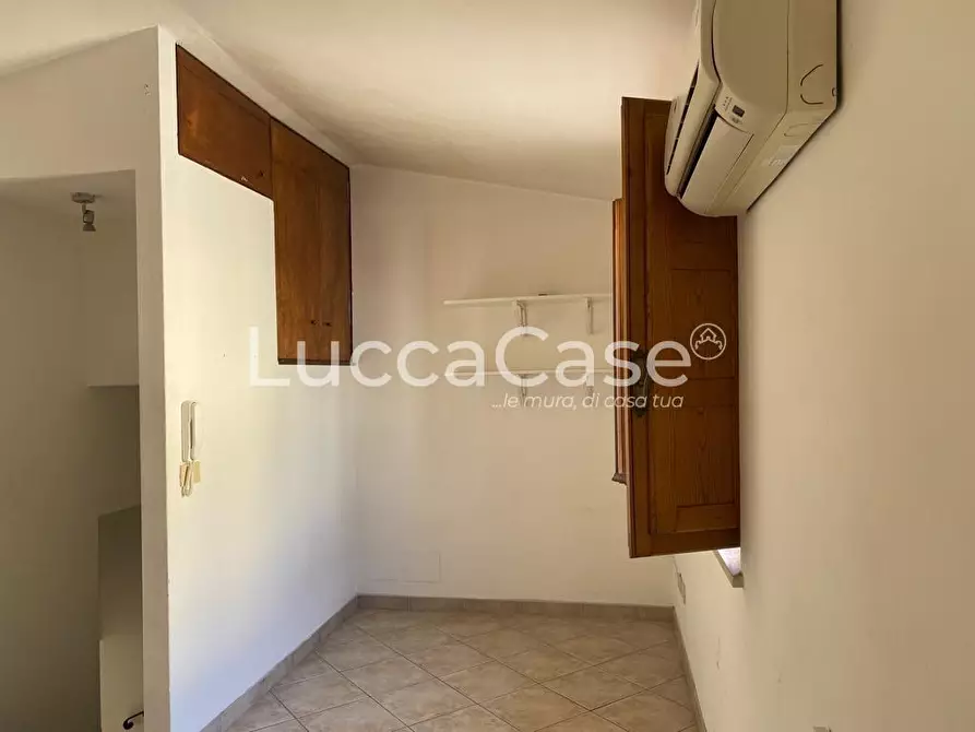 Immagine 6 di Ufficio in affitto  a Lucca