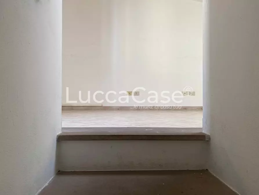 Immagine 24 di Ufficio in affitto  a Lucca