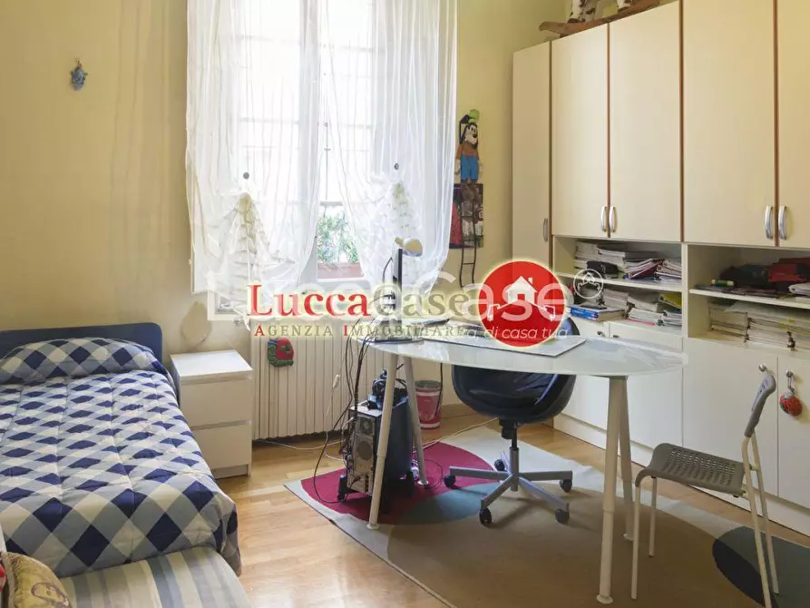 Immagine 15 di Appartamento in vendita  a Lucca