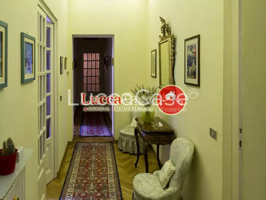 Immagine 14 di Appartamento in vendita  a Lucca