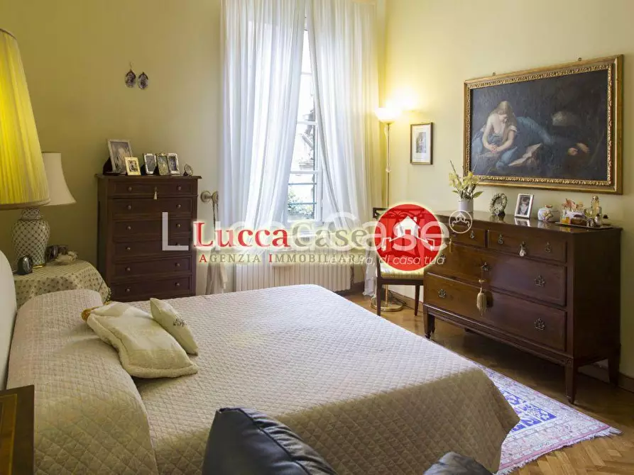 Immagine 13 di Appartamento in vendita  a Lucca