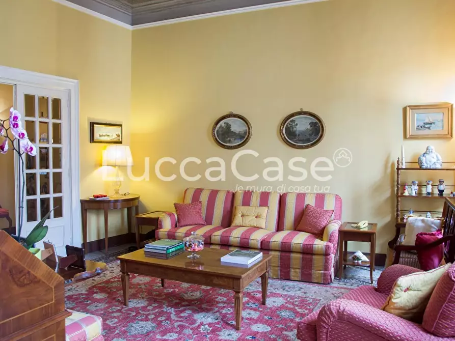 Immagine 7 di Appartamento in vendita  a Lucca