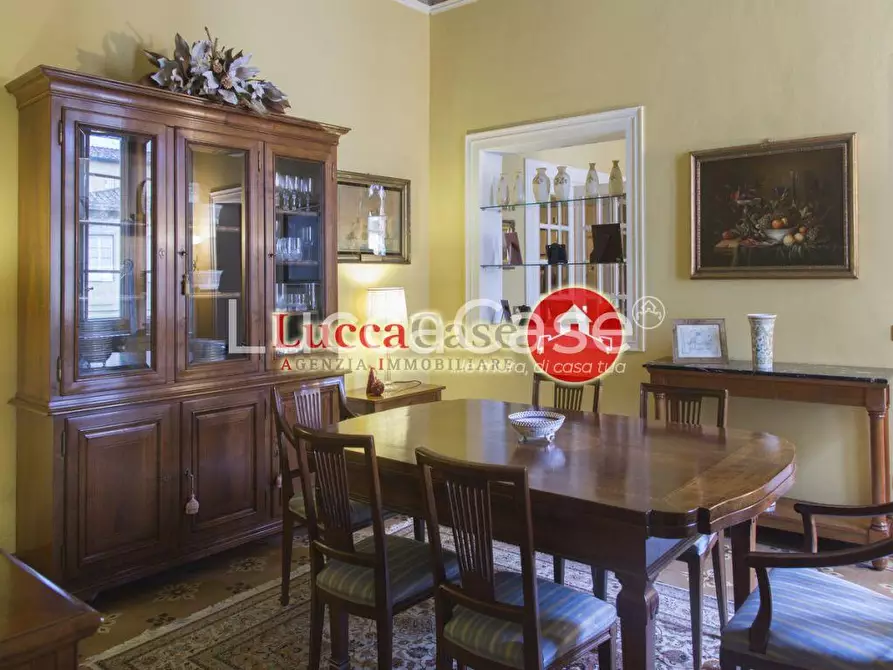 Immagine 19 di Appartamento in vendita  a Lucca