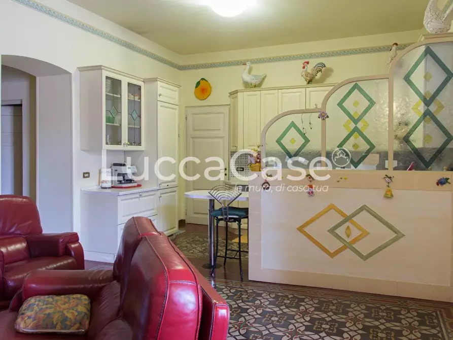 Immagine 13 di Appartamento in vendita  a Lucca