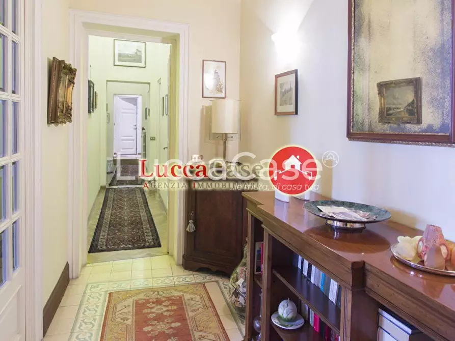 Immagine 16 di Appartamento in vendita  a Lucca