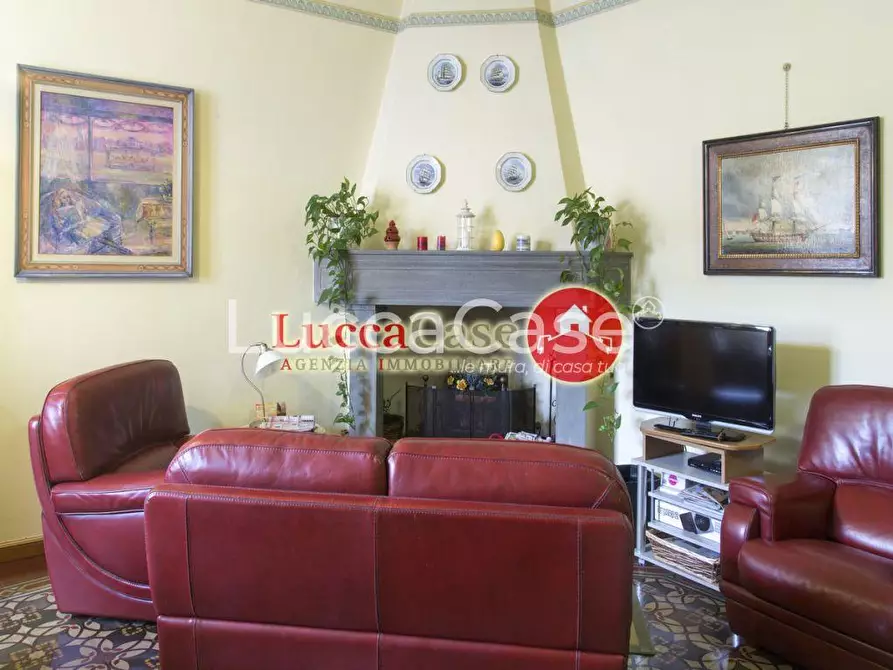 Immagine 3 di Appartamento in vendita  a Lucca