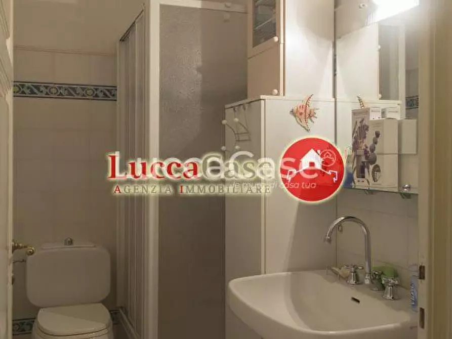 Immagine 10 di Appartamento in vendita  a Lucca