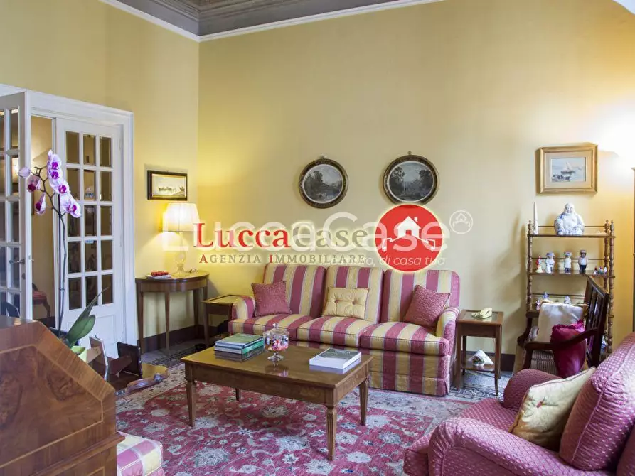 Immagine 2 di Appartamento in vendita  a Lucca