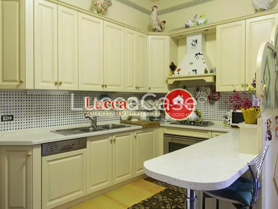 Immagine 6 di Appartamento in vendita  a Lucca