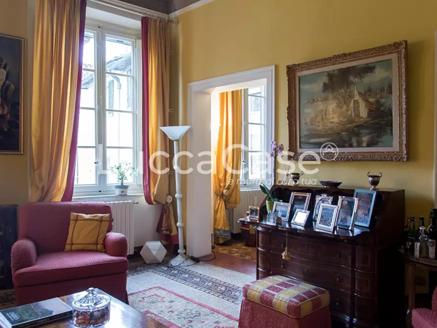 Immagine 2 di Appartamento in vendita  a Lucca