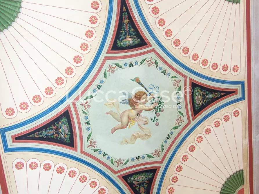 Immagine 21 di Appartamento in vendita  a Lucca