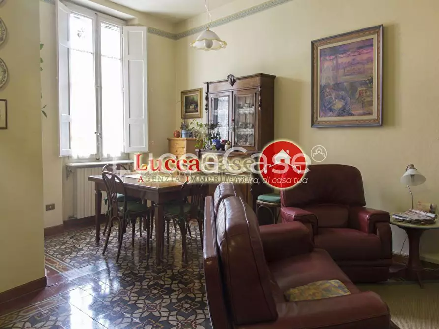 Immagine 21 di Appartamento in vendita  a Lucca