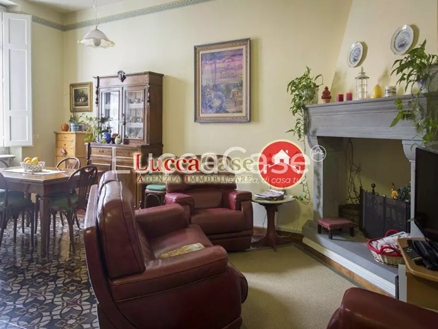 Immagine 22 di Appartamento in vendita  a Lucca
