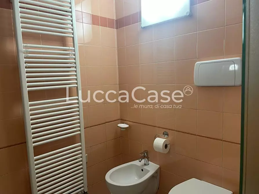 Immagine 8 di Appartamento in vendita  a Viareggio