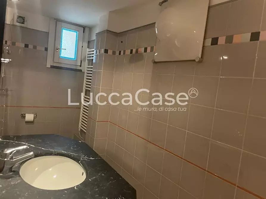 Immagine 5 di Appartamento in vendita  a Viareggio