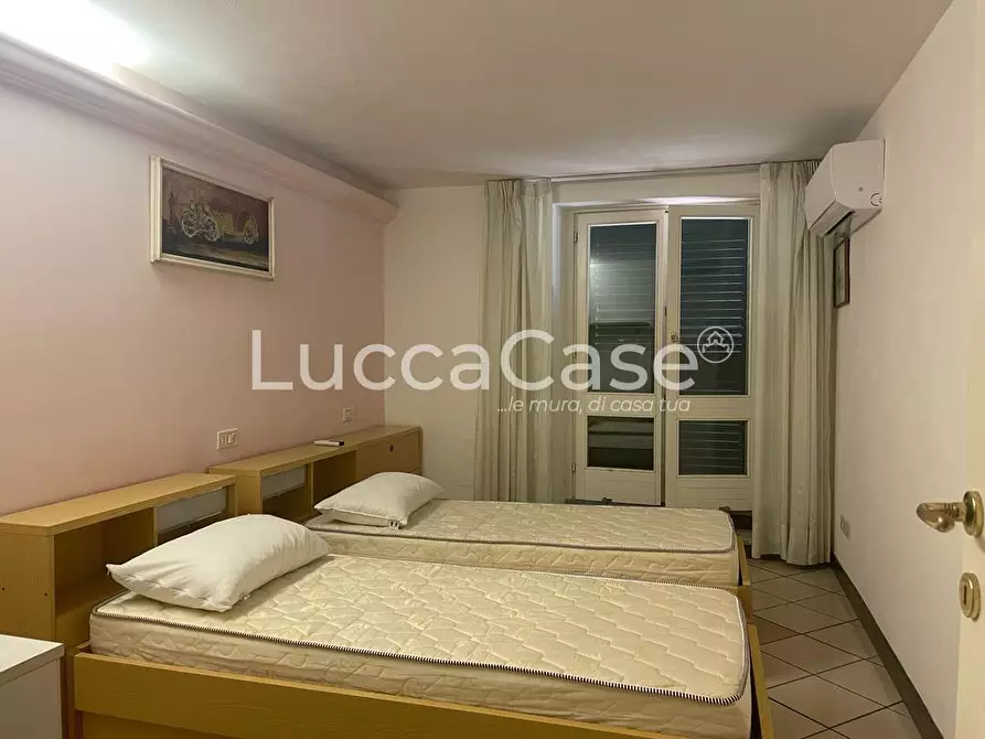 Immagine 2 di Appartamento in vendita  a Viareggio