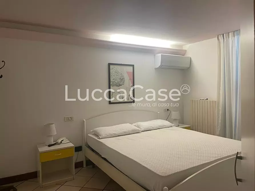 Immagine 6 di Appartamento in vendita  a Viareggio