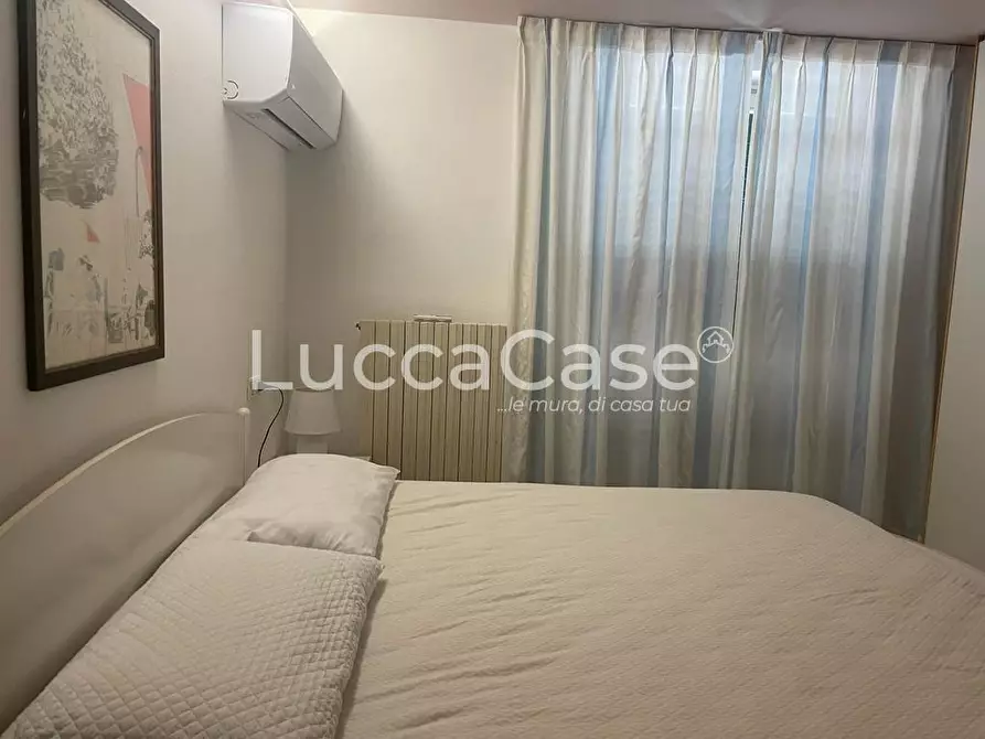 Immagine 14 di Appartamento in vendita  a Viareggio