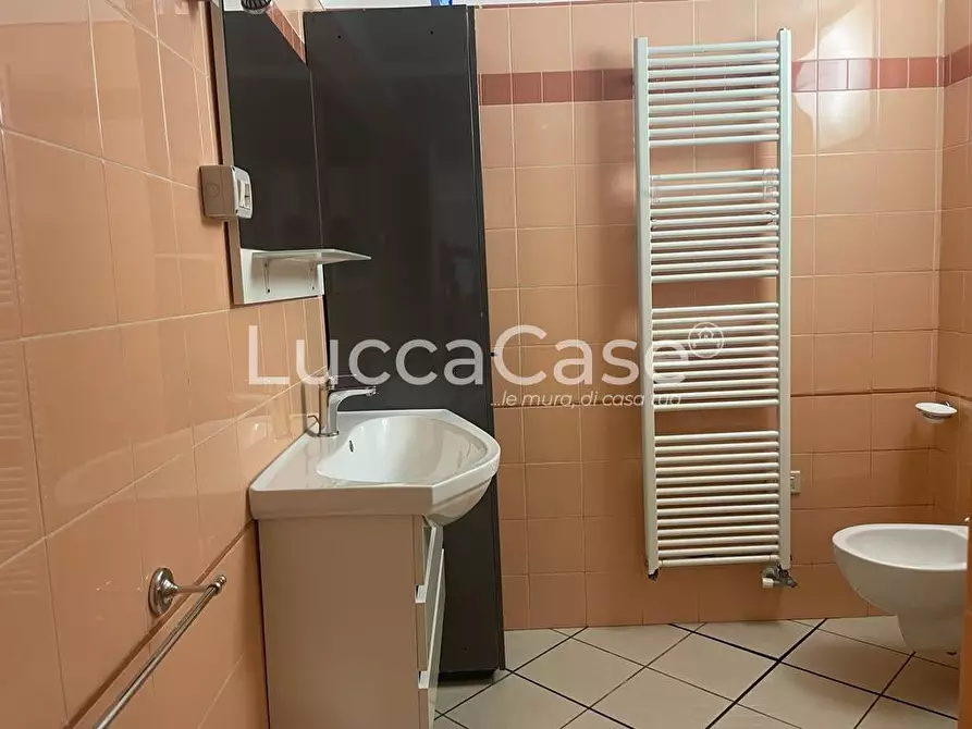 Immagine 7 di Appartamento in vendita  a Viareggio