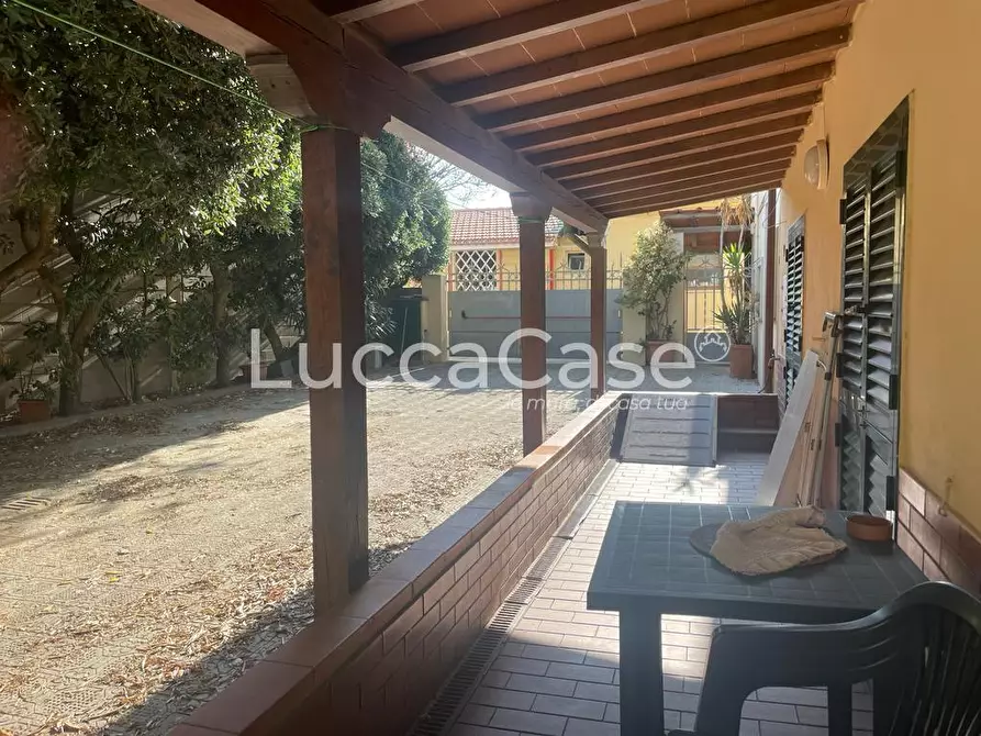 Immagine 13 di Appartamento in vendita  a Viareggio