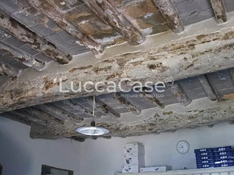 Immagine 9 di Casa colonica in vendita  a Montemurlo