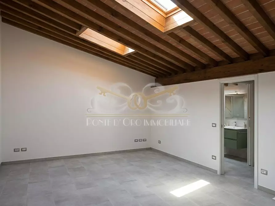 Immagine 13 di Terratetto in vendita  a Vecchiano
