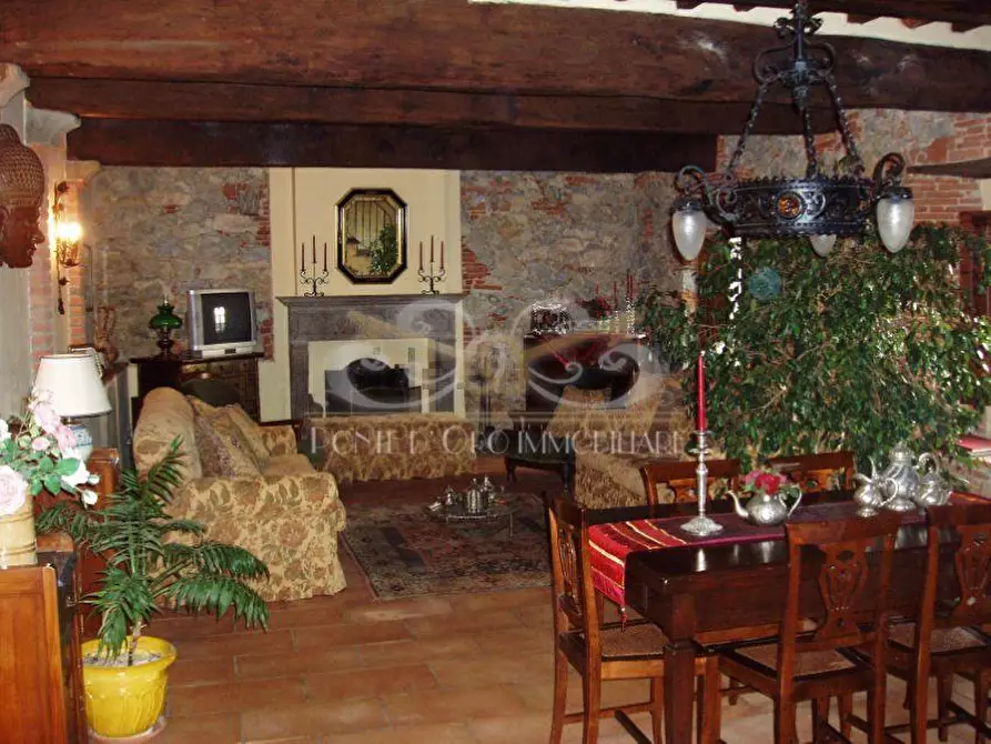 Immagine 2 di Rustico / casale in vendita  a Massarosa