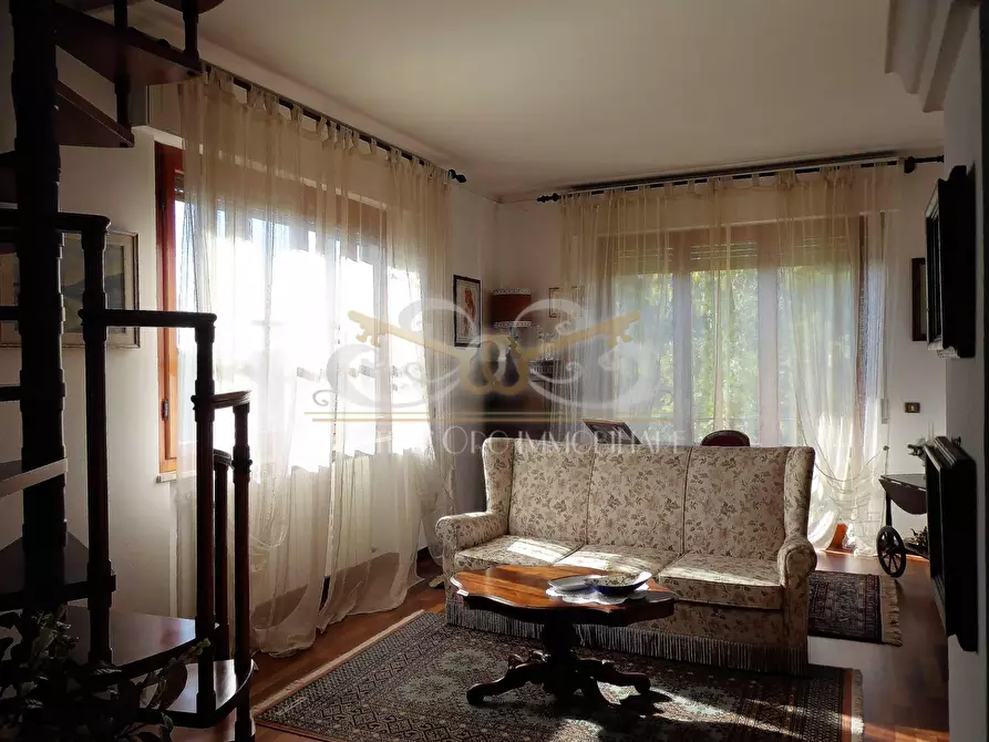 Immagine 25 di Villa in vendita  a Vecchiano