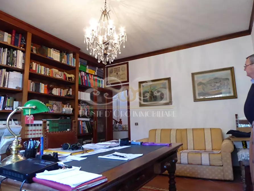 Immagine 13 di Villa in vendita  a Vecchiano